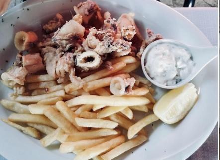 Pržene lignje s pomfritom i tartar umakom